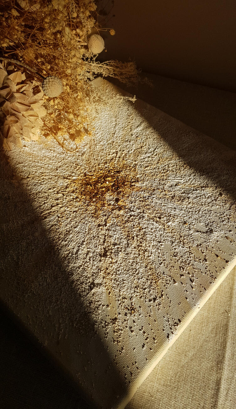 Acrylique - sable - feuilles dorées - gel